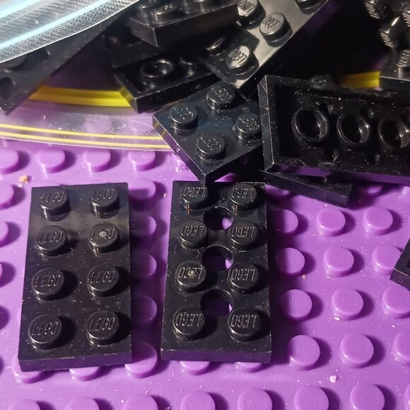 Lego - Mixed black plates 2x4 - 2.8 oz bag - Picture 4 of 4
